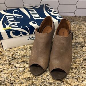 Lucky Brand Women's Brown Peep Toe Mules